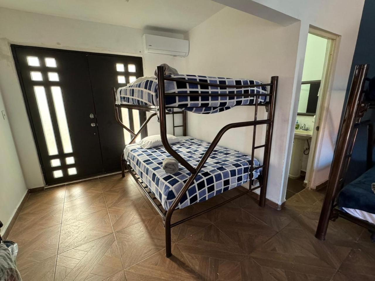 Suites Apodaca Екстер'єр фото